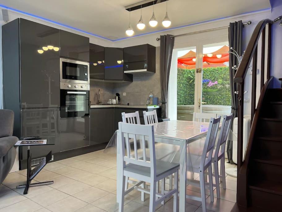 Kings Villa Near Disneyland Reserved Only For Family With Kids Saint-Germain-sur-Morin Εξωτερικό φωτογραφία