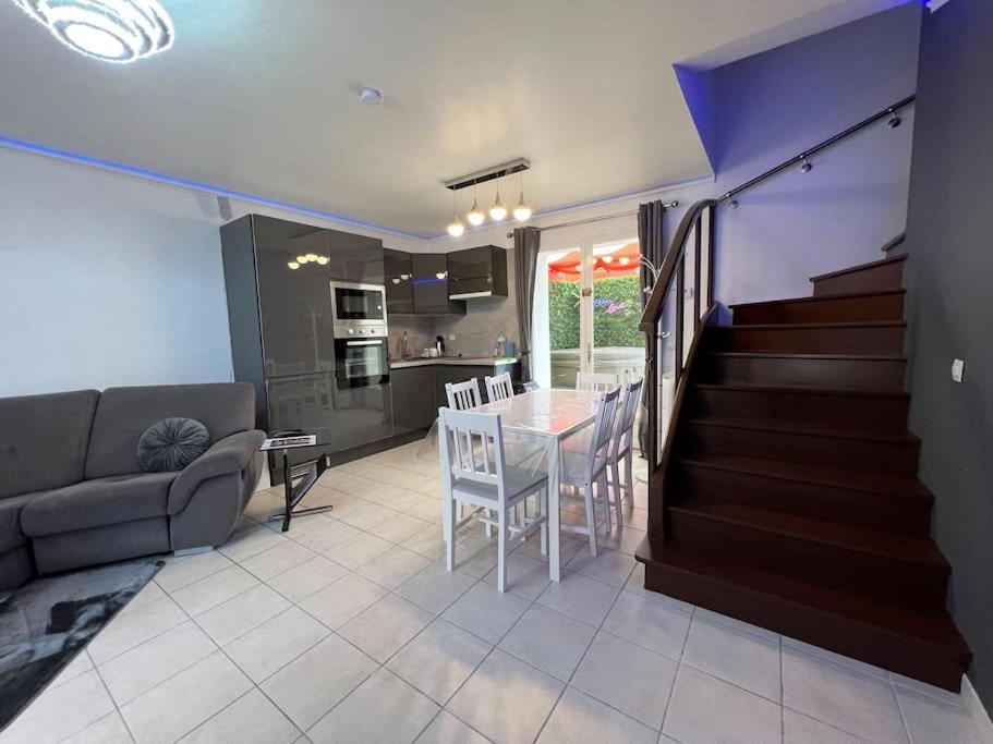 Kings Villa Near Disneyland Reserved Only For Family With Kids Saint-Germain-sur-Morin Εξωτερικό φωτογραφία
